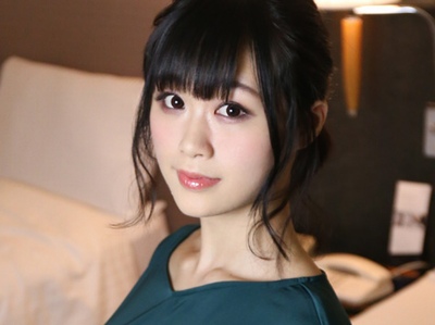 まさかこんな美人妻が不倫AVに…目を疑うほどキレイな女体が手マンだけでビクビク痙攣