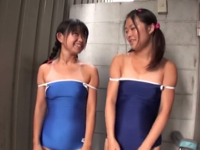 ガチでアウトなパイパンロリっ娘に声掛け→野外でスク水に着替えさせて種付けキメるド変態ｗ
