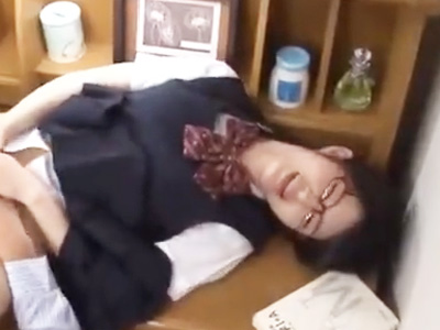 親がいない間に教え子を輪姦！！！欲望のままに腰を打ちつける最低な家庭教師