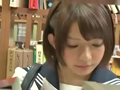 制服姿のかわいい娘が図書館で男に迫られ声を抑えて感じまくる