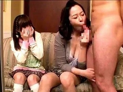「嘘でしょ！！！？お母さぁんっ！！！」実娘のまえで他人棒に食らいつく欲求不満ママの公開不倫