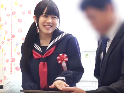 「ええ！！！中！！！？ヤバ‥」卒業式直後のJK娘にお父さんが発情してお祝い膣内射精ｗｗ