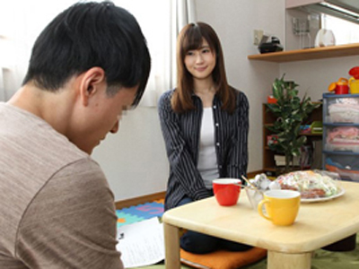 妻に逃げられた主人さんを誘惑しに自宅に通う近隣妻
