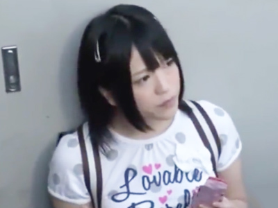 隣りに住んでるガチロリ娘をお菓子で誘惑してパイパン膣を自分専用肉便器に！！！