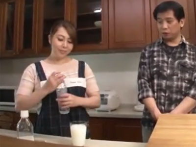巨乳のムチムチ義母に誘惑されて我慢できずに禁断のハメ
